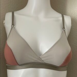 Elegant Women's Intimate Bralette - wireless Lounge Bra made in Italy